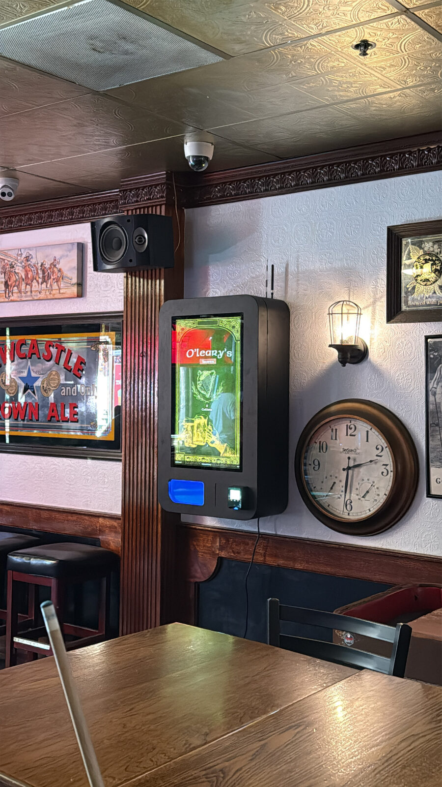 Machine in bar